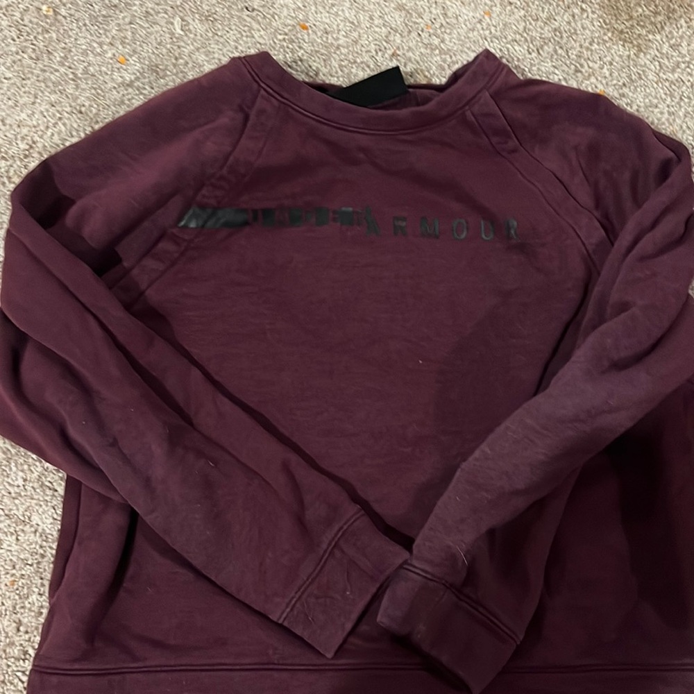 Under armor size small burgundy sweatshirt no stain or flaws